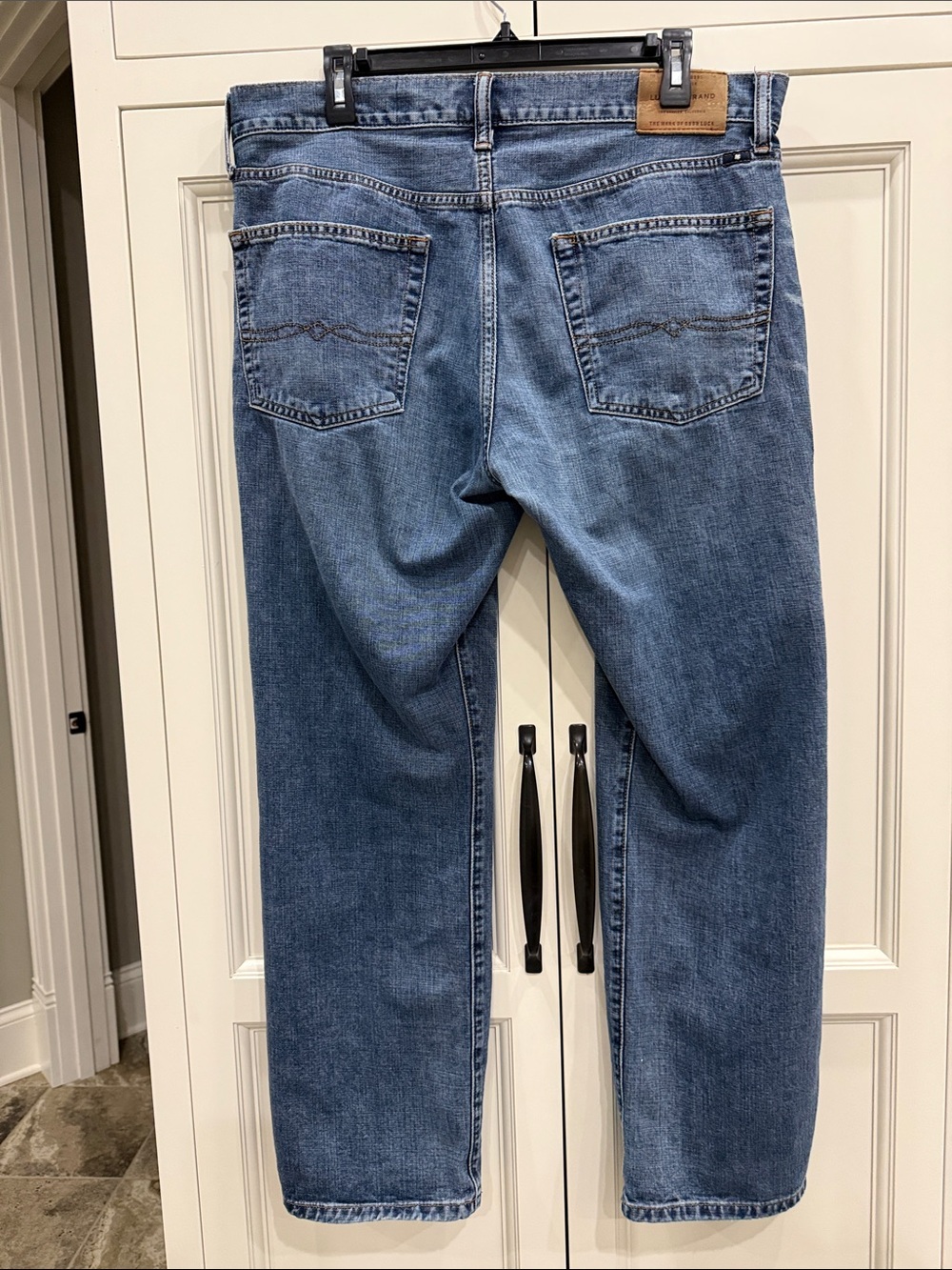 Lucky Brand 221  Straight Jeans Mens 36x30 Medium Blue Denim